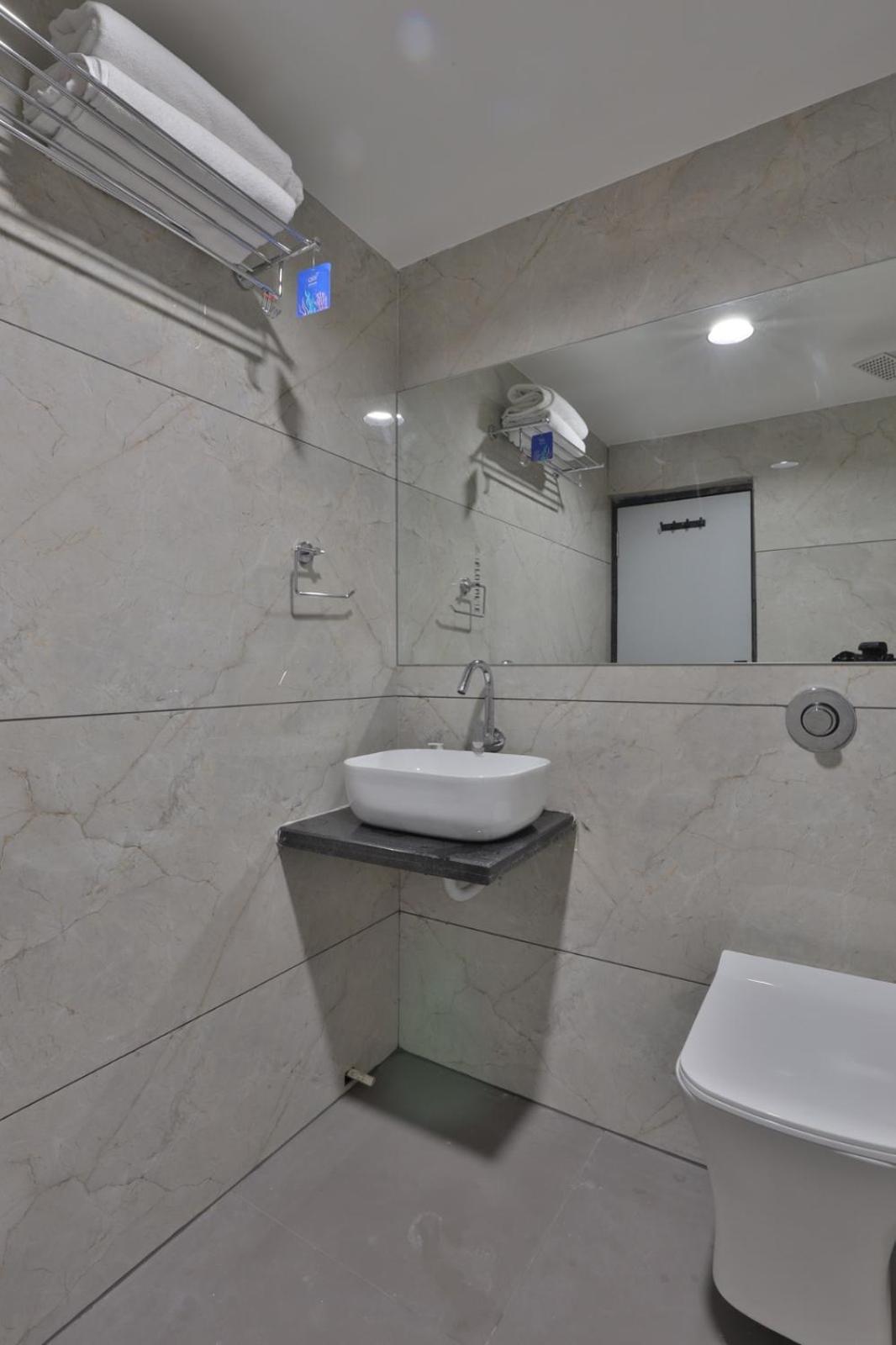 Hotel Legacy Ahmedabad Exterior photo