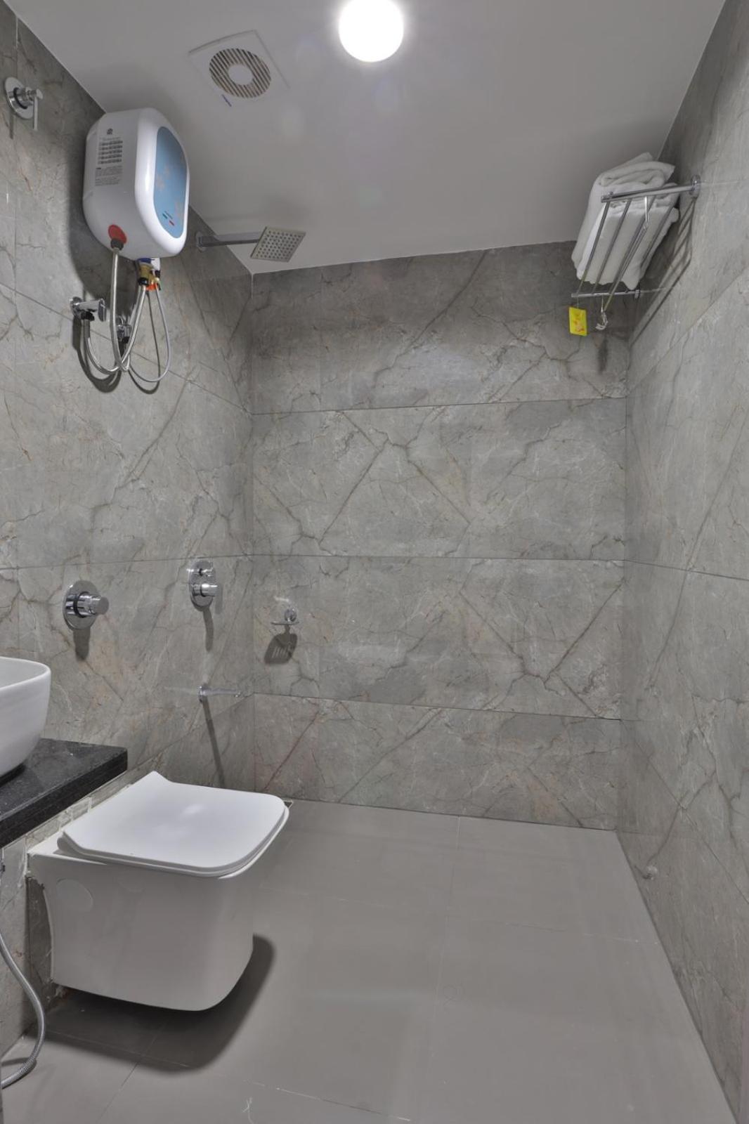 Hotel Legacy Ahmedabad Exterior photo